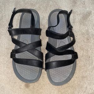 Dasher black criscross strap